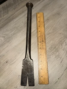 Vintage Pry Bar Crowbar Nail Puller Tool. Marked B & M Co.?? High Quality Tool! - Picture 1 of 17