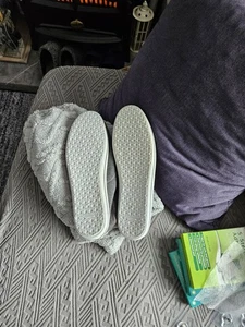 Brand New Canvas Shoes - Picture 1 of 3