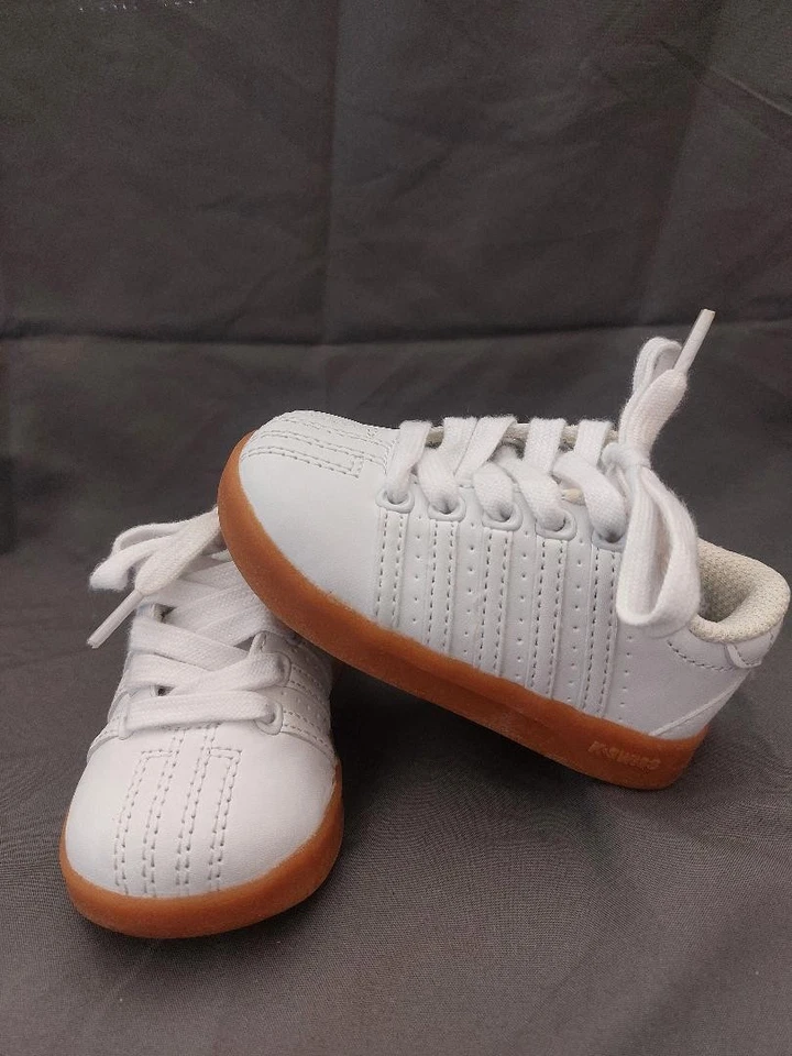 Zapatillas deportivas K-Swiss de cuero blancas con cordones para niños pequeños talla 5 Foto 1 de 4