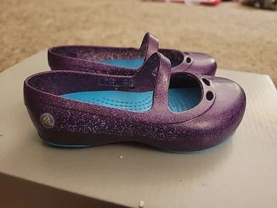 Zapatos Mary Jane CROCS para niñas pequeñas púrpura y verde azulado brillo talla C6, 6 Foto 1 de 4