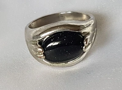 Anillo ~ Piedra Central Negra Delicadamente Brillante ~ Metal Tono Estaño ~ Reino Unido Talla S Foto 1 de 4