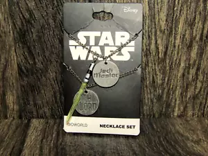 Set Collana Ciondolo Spada Leggera Maestro Spada Leggera Sith Signore Bioworld - Foto 1 di 4