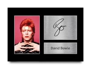 David Bowie Signed Pre Printed Autograph A4 Photo Gift Ziggy Stardust - Imagen 1 de 33