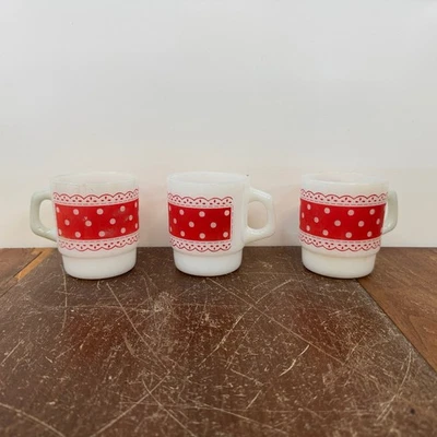 Anchor Hocking Fire King Juego de 3 tazas de vidrio de leche 8 oz motivo de encaje de lunares rojos Foto 1 de 4
