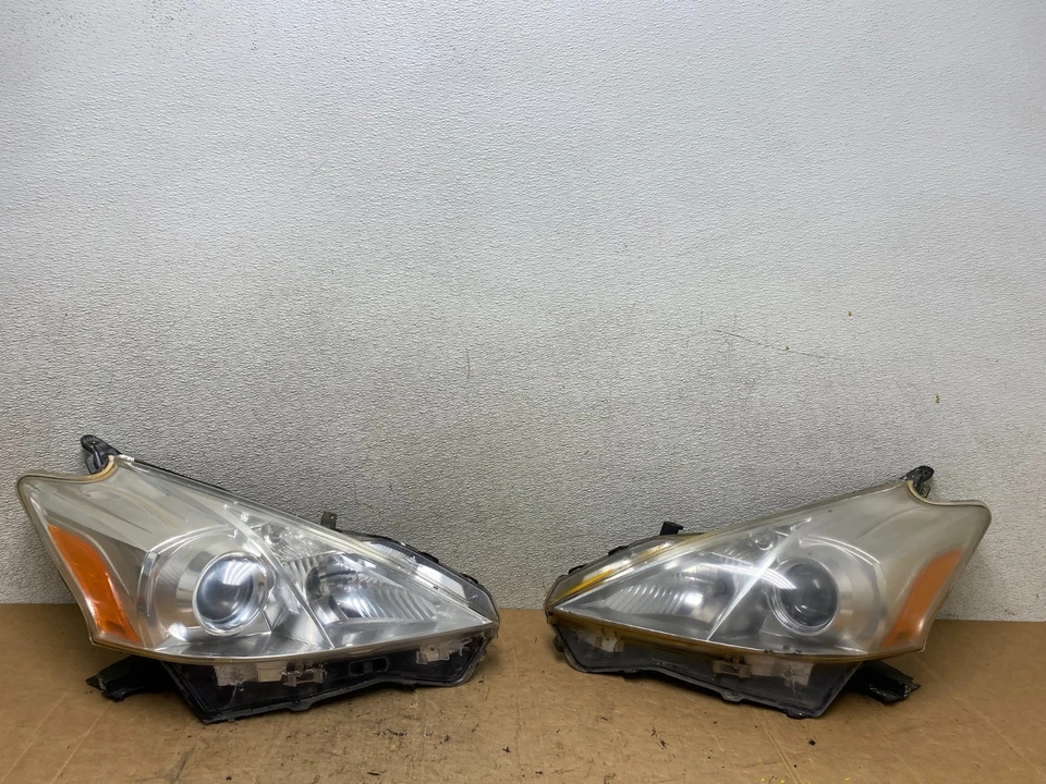 Faros halógenos laterales izquierdo+derecho Toyota Prius V 2012 2013 2014 T5191 DW Foto 1 de 4