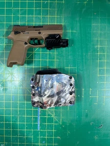 Custom made by Kydex Hoksters für Sig P320 /M17/M18 Varianten mit Tac Licht  - Bild 1 von 3