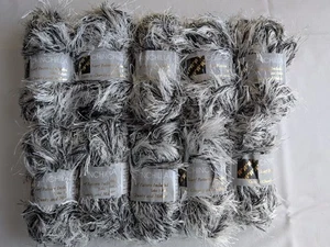 Chinchilla Black and White Chunky Eyelash Knitting Yarn - 10 X 50g Balls - Picture 1 of 7