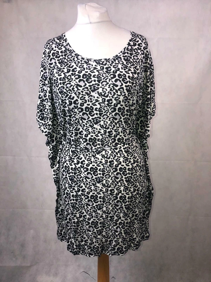 Túnica Bruno Banani estampado leopardo Reino Unido 12 TD017 KK 16 Foto 1 de 3