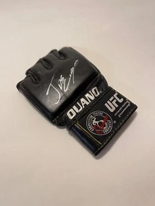 Junior "Cigano" Dos Santos Hand Autographed OFFICIALLY Licensed UFC Glove - Picture 1 of 3