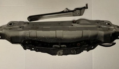 Soporte radiador superior delantero Lexus IS250/IS350 2006-2013 usado OEM Foto 1 de 4