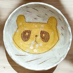 Plato de cerámica Makoto Kagoshima motivo mapache cerámica dibujada a mano amarillo blanco - Imagen 1 de 3