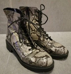 Chelsea & Violet CV-War Snakeskin Print Combat Boots Grunge Sz 9.5 NWOB - Picture 1 of 9