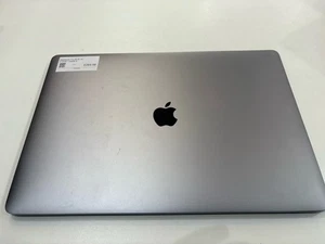 Apple MacBook Pro 15" / 512 Go SSD / Intel Core i7 / 16 Go RAM / A1990 - Photo 1/8