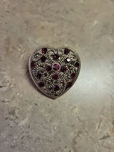 RARE LC Liz Claiborne Gold Tone Faux Red Crystal Mosaic Heart Brooch - Picture 1 of 5