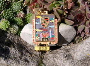 ENAMEL DRIVER AUTOMOBILE CAR PIN / BUTTON # PORSCHE RADUNO MERANO 1958 - Bild 1 von 2