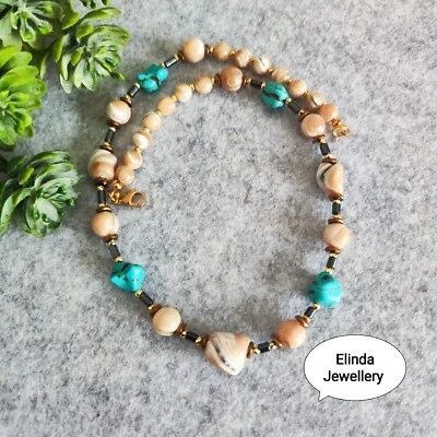 Halskette aus Perlmuttperlen und Howlith Perlen  - Bild 1 von 3