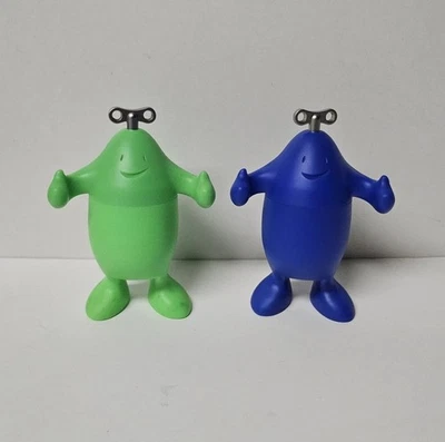 Molino de sal y pimienta ALESSI en forma de personaje con llave de cuerda azul y verde  Foto 1 de 4