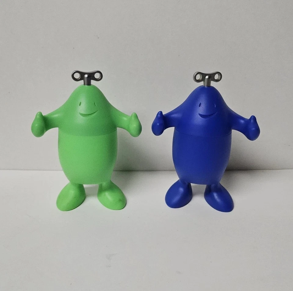 Мельница для соли и перца ALESSI в форме персонажа с ключом windup синяя и зеленая  - Изображение 1 из 4