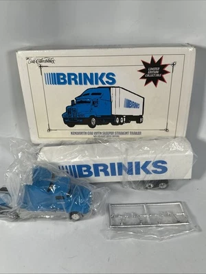 Ertl Collectibles 2000 | Camión diecast Brinks Kenworth cabina con cama 1:64 Foto 1 de 4