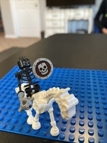 LEGO Fantasy Era Castle Minifig  Black Skeleton Horse warrior 7094 Chess cas327