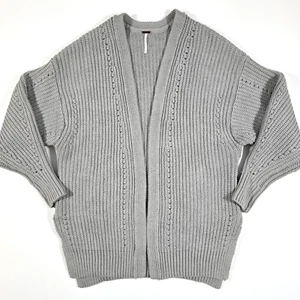 FREE PEOPLE NACHTIGALL CARDIGAN PULLOVER MIT ZOPFMUSTER S SILBER GLÄNZEND OVERSIZED - Bild 1 von 14