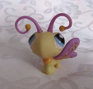 Littlest Pet Shop #621 Yellow Butterfly Blue Eyes LPS Hasbro Gray Magnet 2007 - Picture 1 of 4