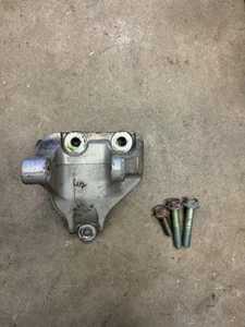02-06 Honda CRV, 03-06 Honda Element Rear Transmission Mounting Bracket OEM - Picture 1 of 23