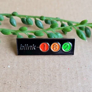 Blink 182 Enamel Pin badge - Blink182 Rock Band metal pin gift - Picture 1 of 1
