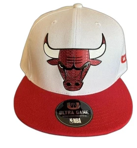Cappello NBA CHICAGO BULLS SNAPBACK TESA PIATTA BERRETTO BIANCO ROSSO - Foto 1 di 8