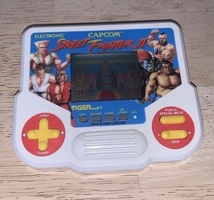 Street Fighter II/2 Tigre Portatile Elettronico LCD Gioco Giocattolo Vintage Capcom - Foto 1 di 9