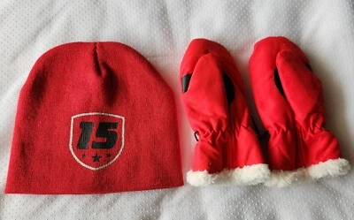 Thinsulate Kids Gloves insulation 40 gram with Matching 15 Star Red Hat. - Image 1 of 4