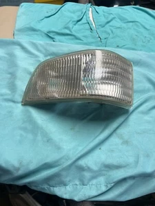 1992-1995 roadmaster sedan RH passengers turn signal marker lamp OEM 93 94 - Picture 1 of 6