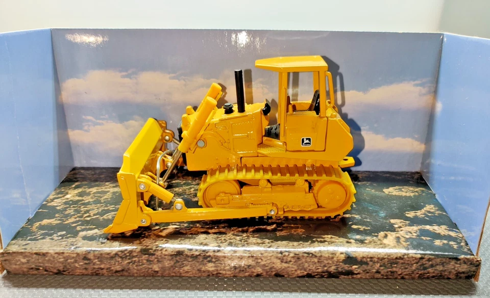 Ertl Diecast John Deere Wheel Loader #37013 1 50
