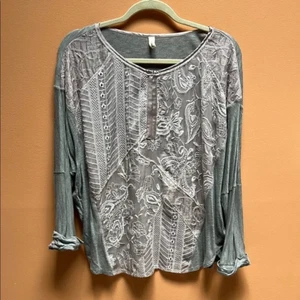 Anthropologie Tiny Hazel Grey White Embroidered Women’s Size Large Top - Picture 1 of 8