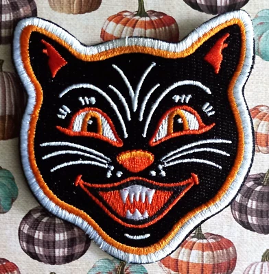 Halloween Classic Black Cat with Teeth embroidered Patch Vintage Beistle style