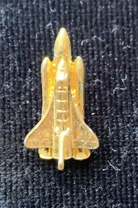 NASA SPACE SHUTTLE LAPEL CAP HAT PIN VINTAGE USA - Picture 1 of 4
