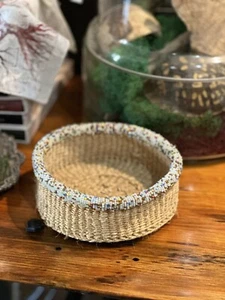 Vintage Round Handwoven Basket Multi Colored Beaded Rim 6.5” X 2” Diameter. - Picture 1 of 11
