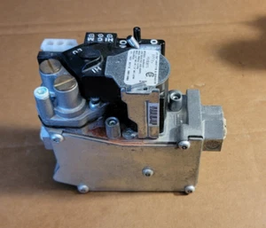 White-Rodgers 36J54-201 Furnace Gas Valve VAL09030 - Picture 1 of 5