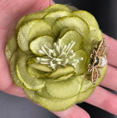 DE COLECCIÓN BROCHE TELA TAFETÁN MANZANA VERDE FLOR SOMBRERERÍA CON BROCHE 3 PULGADAS Foto 1 de 4