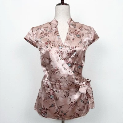 Top De Colección Y2K Xhilaration Para Mujer L* Rosa Envolvente Top Floral Hada Arrugada Coqueta Foto 1 de 4