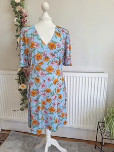 GORGEOUS TU BLUE & MULTI FLORAL LACED SIDES SHORT SUMMER DRESS 20 - Picture 1 of 4