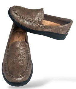 Clarks Loafer Shoe Ellowyn Lux Slip On Size 8.5 W Bronze Metallic Shimmering - Picture 1 of 16