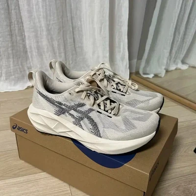 [EXCELENTE VENTA]-ASICS. Novablast 5 Zapatos para Correr en Carretera - Para Hombre - ENVÍO GRATUITO - [AUTÉNTICOS] Foto 1 de 4