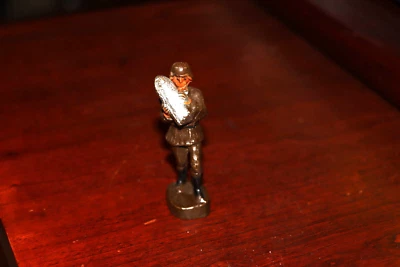 Lineol EASTOLIN Composite German Figure - Soldier CARRYING with Mortar Round - Image 1 of 4