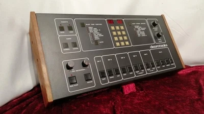 Sequential Circuits Drumtracks Drum Machine Vintage Sampling Groove Sequencer U - Image 1 of 4