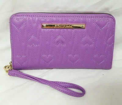 Cartera Betsey Johnson Púrpura Corazón Acolchada Cremallera Alrededor Cuero Sintético Foto 1 de 4