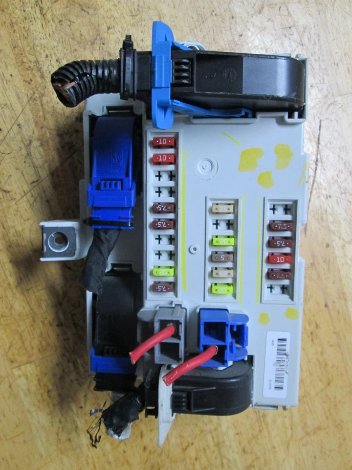 Dodge Dart 2015 tablero interior cabina caja de fusibles módulo BCU BCM fabricante de equipos originales Foto 1 de 4