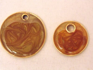 2 Brown Swirl Charms Set Acrylic Gold Tone Pendant Jewelry Crafts Artisan - Picture 1 of 4