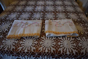 FUNDAS DE ALMOHADA VINTAGE BORDADAS GATO 20X28 DAN RIVER MUSELINA FINA - Imagen 1 de 9