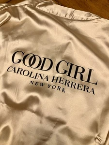 Limited Edition Carolina Herrera Good Girl Duft Morgenmantel Kimono Gold OS NEU - Bild 1 von 8